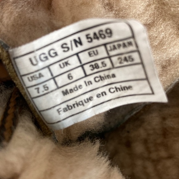 UGG Adirondack III Waterproof Leather
Winter Bootie Camel Size 7.5 - Picture 13 of 14